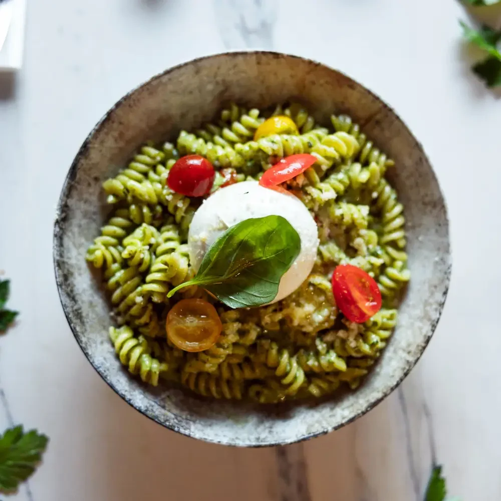 FUSILLI PESTO E BURRATA